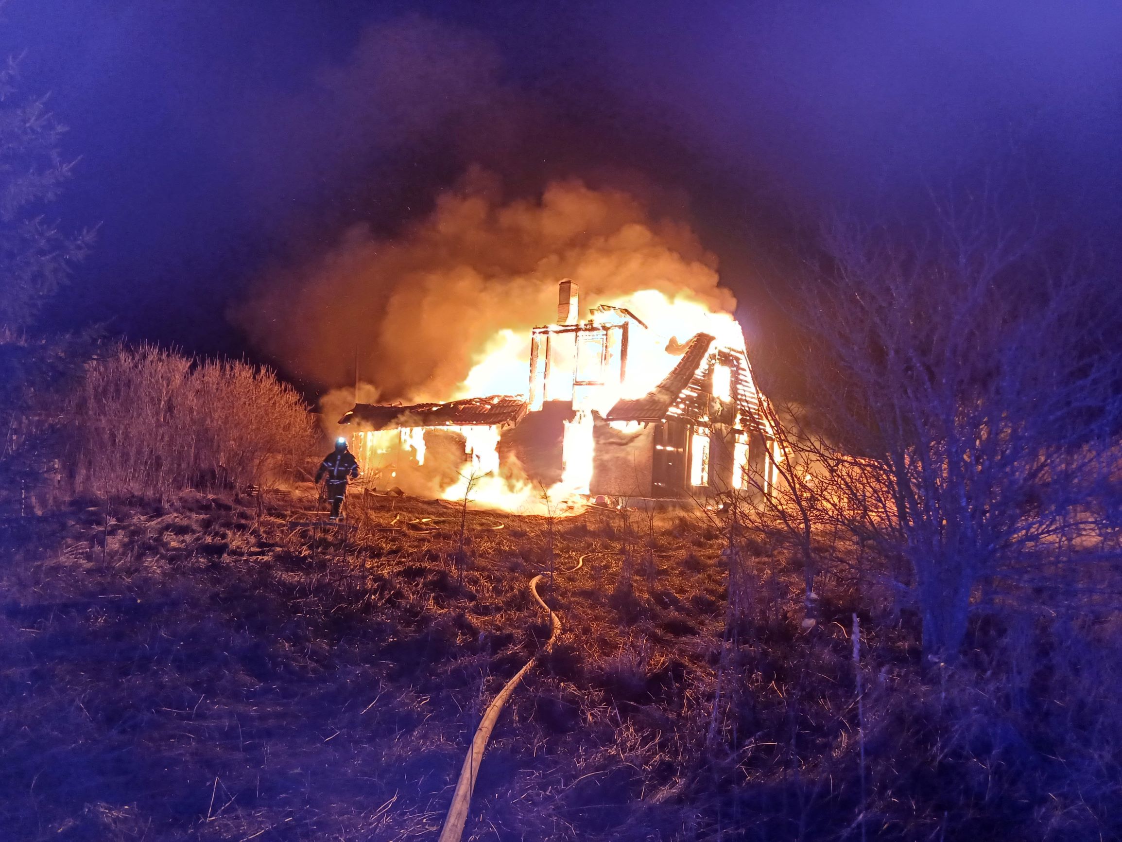 Kiiresti levinud tulekahju hävitas talumaja